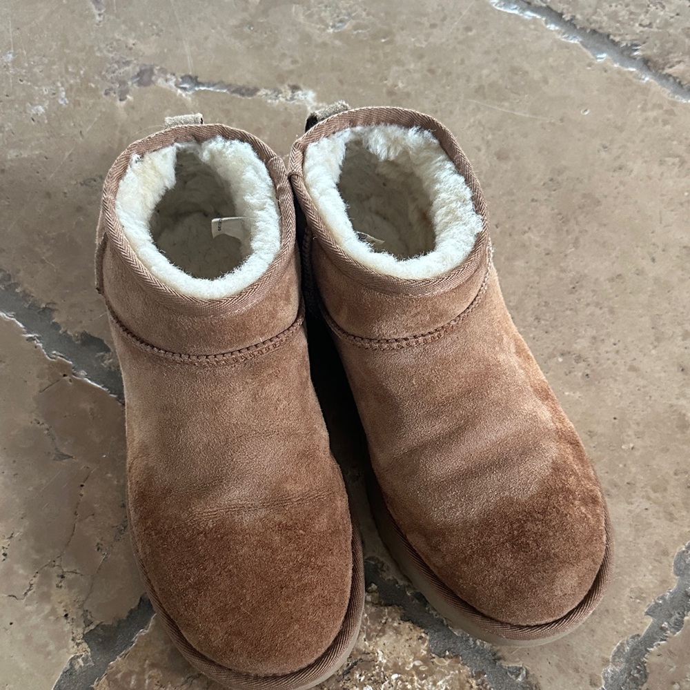 Ultra Mini Classic Boot Women size 10 Chesnut